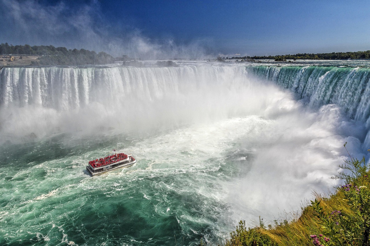 Horseshoe Falls at Niagara with mist rising from the plunge basin